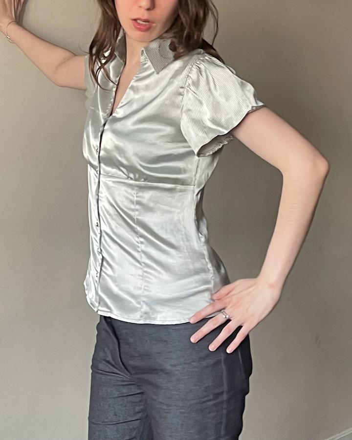 Атласная приталенная блузка в полоску / 90s office siren blouse