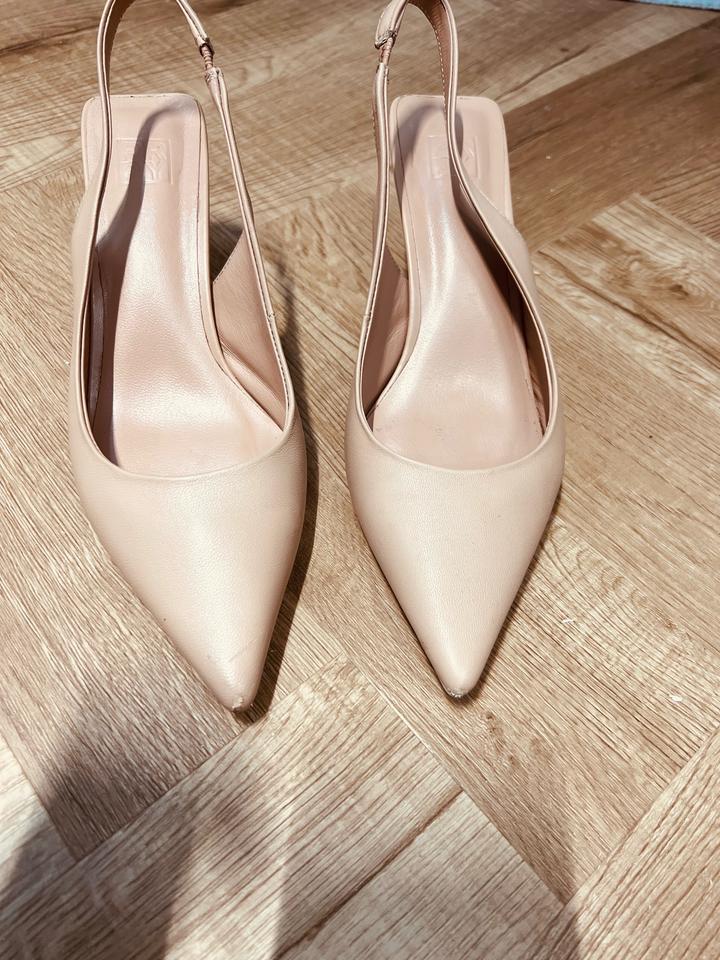 Бежевые босоножки