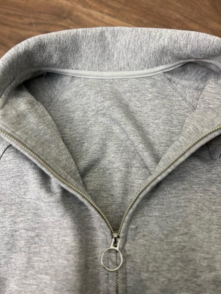 Двойка серая