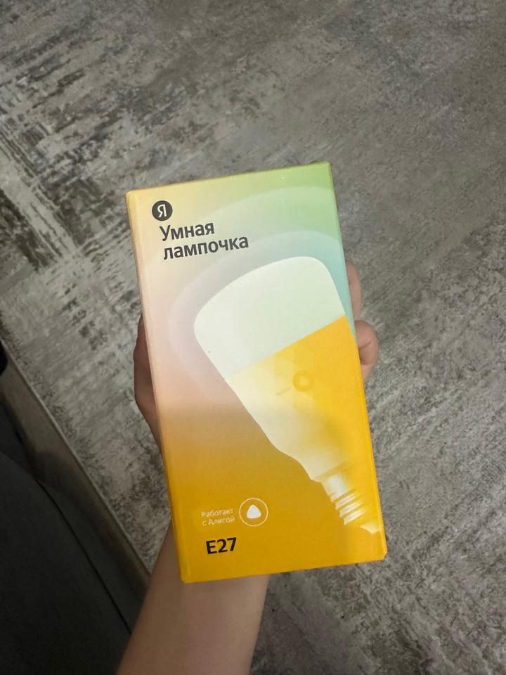 Умная лампочка Яндекс