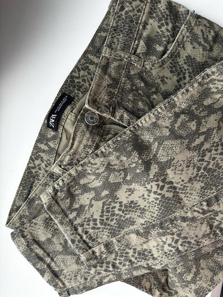 Джинсы Zara