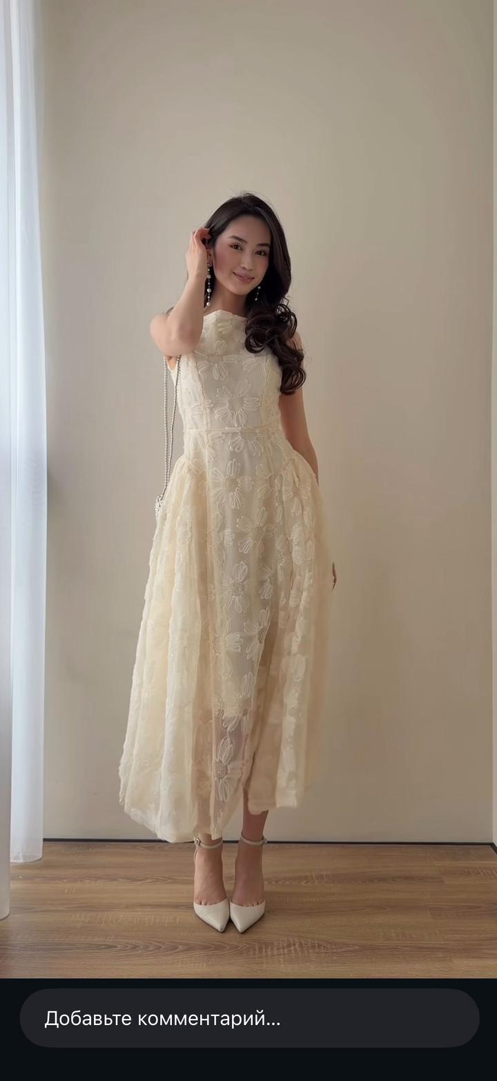 Бежевое платье