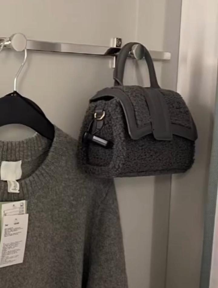 Продам сумку H&M серого цвета.