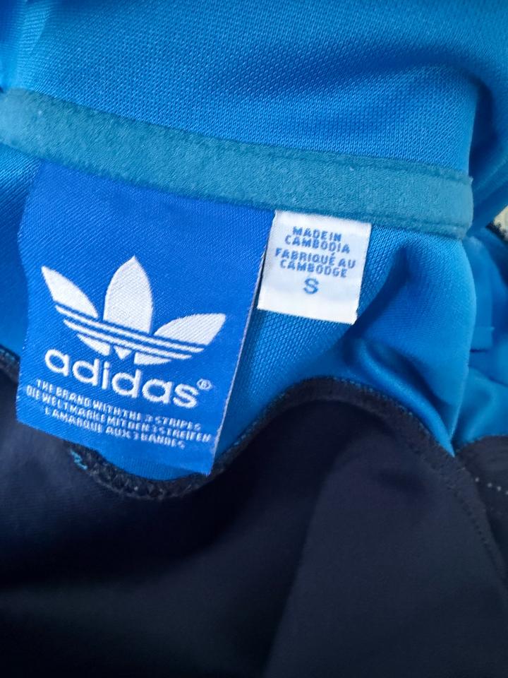 Продам спортивный костюм от Adidas