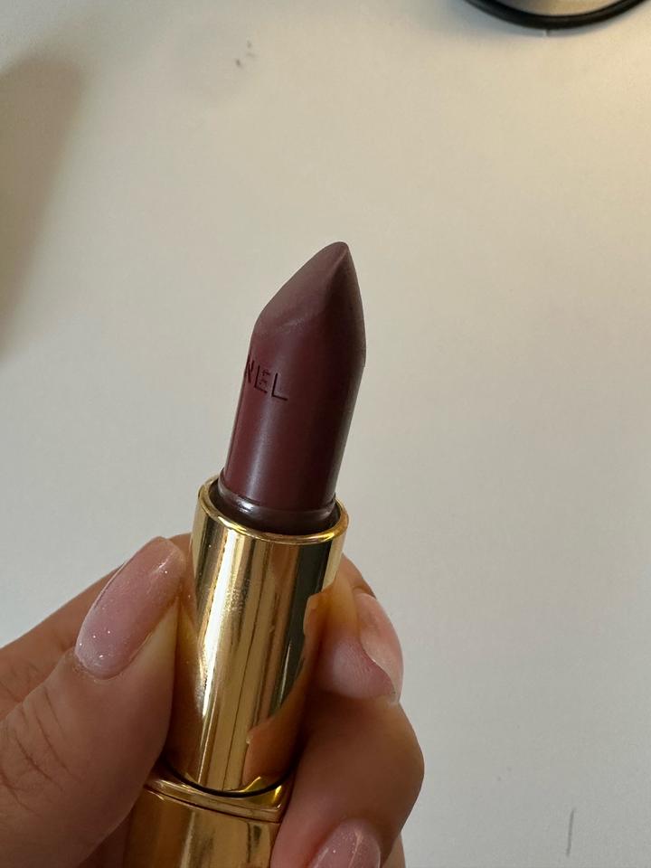 Помада Chanel rouge allure в оттенке Inattendy