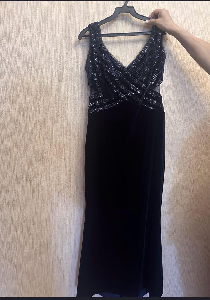 Вечернее бархатное платье.