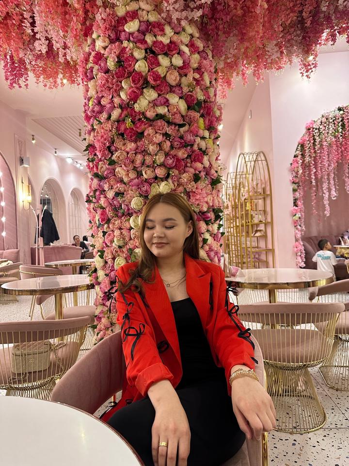 красный костюм