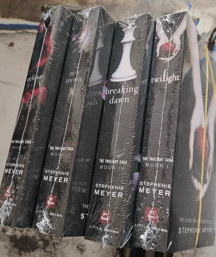 Серия книг «Сумерки»