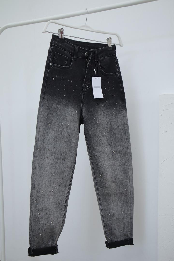 Джинсы mom с стразами