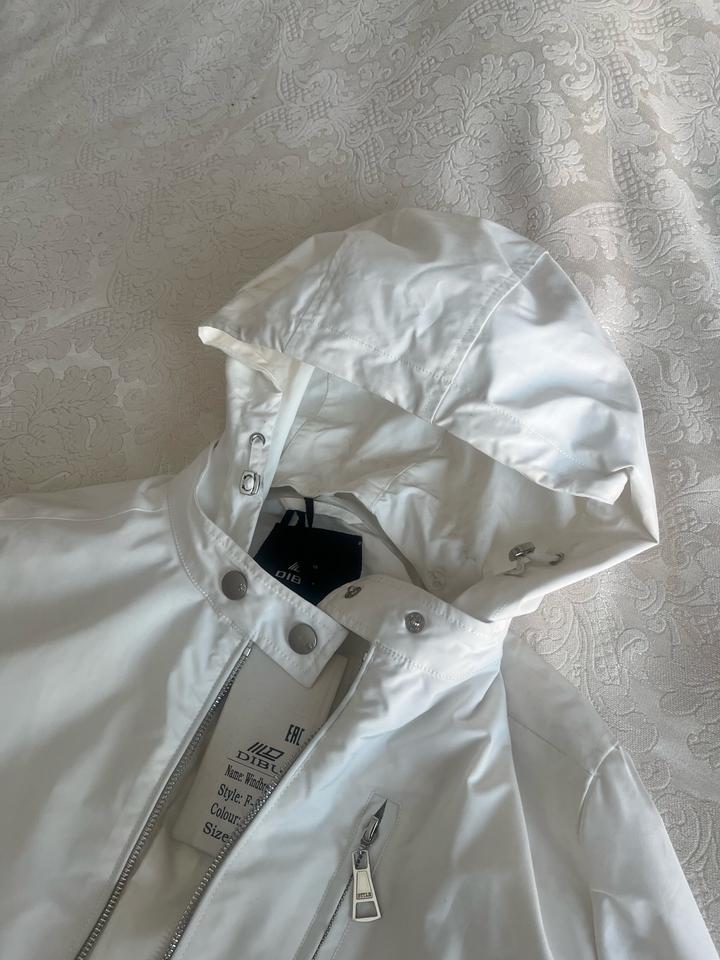 Белый тренч