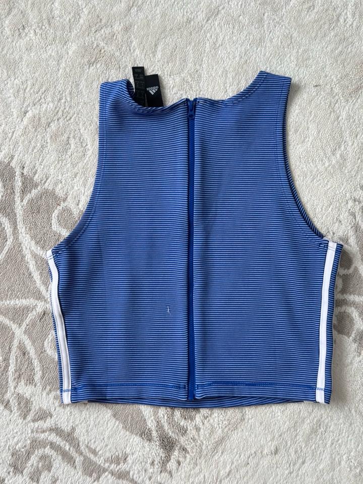 Укороченный топ Adidas с молнией сзади