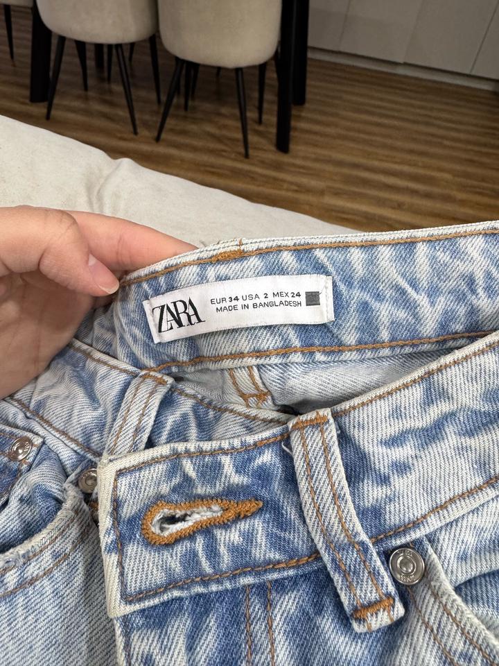 синие джинсы