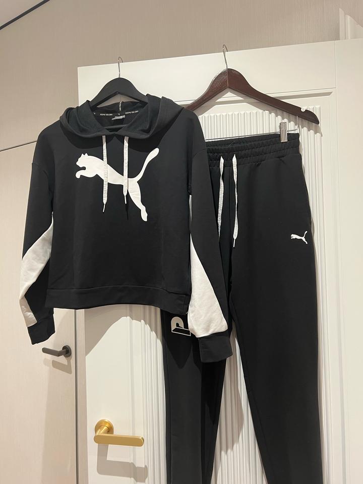 Черный спортивный костюм от бренда Puma