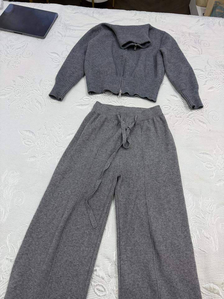 Серая двойка трикотаж брюки палаццо верх на замке размер S
