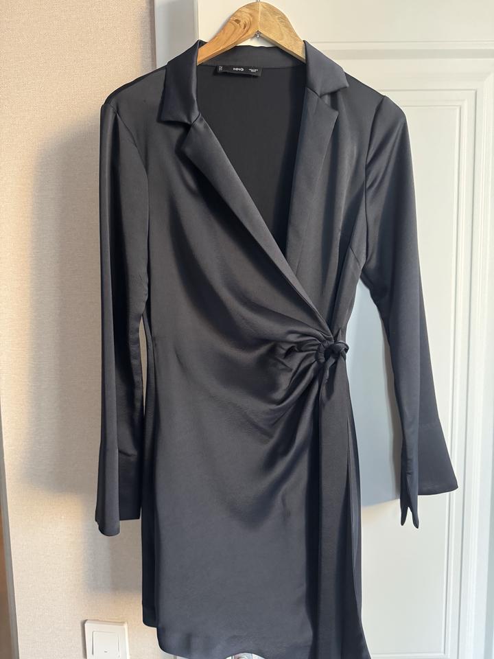 Платье Mango
