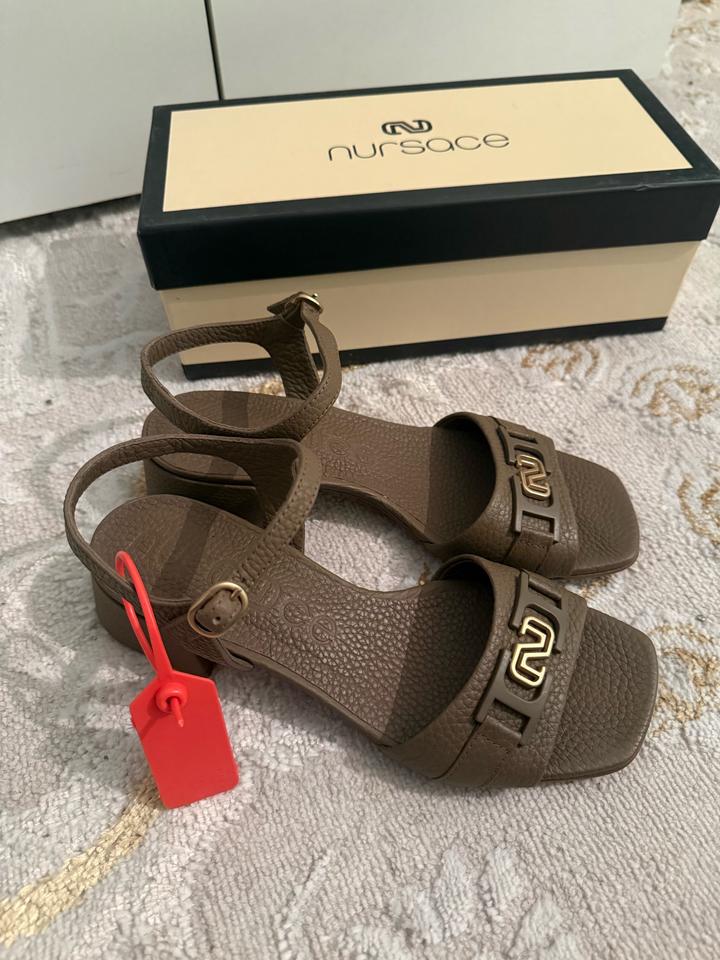 Босоножки Nursace