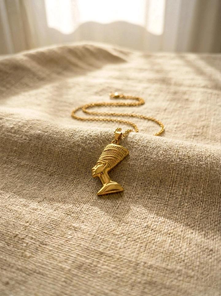 Подвеска с цепочкой Нефертити✨