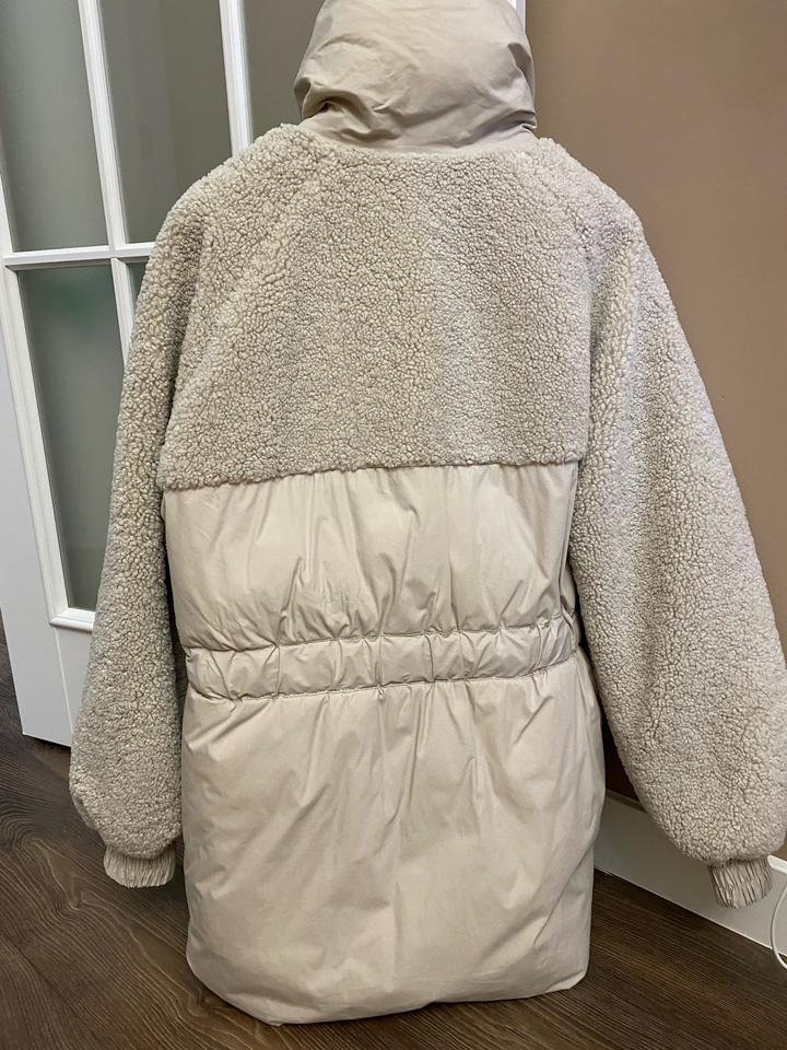 Куртка бежевая