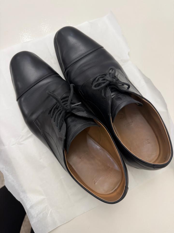 Bally бренд. Черная обувь.