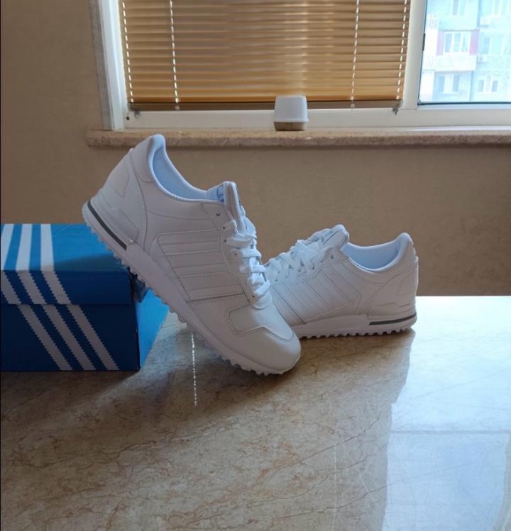 Adidas Originals ZX 700 оригинал новые 39,5