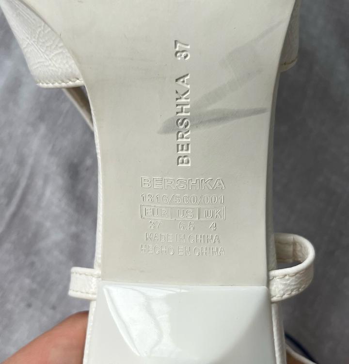 каблуки белые Bershka