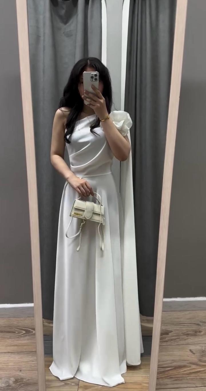 Белое платье