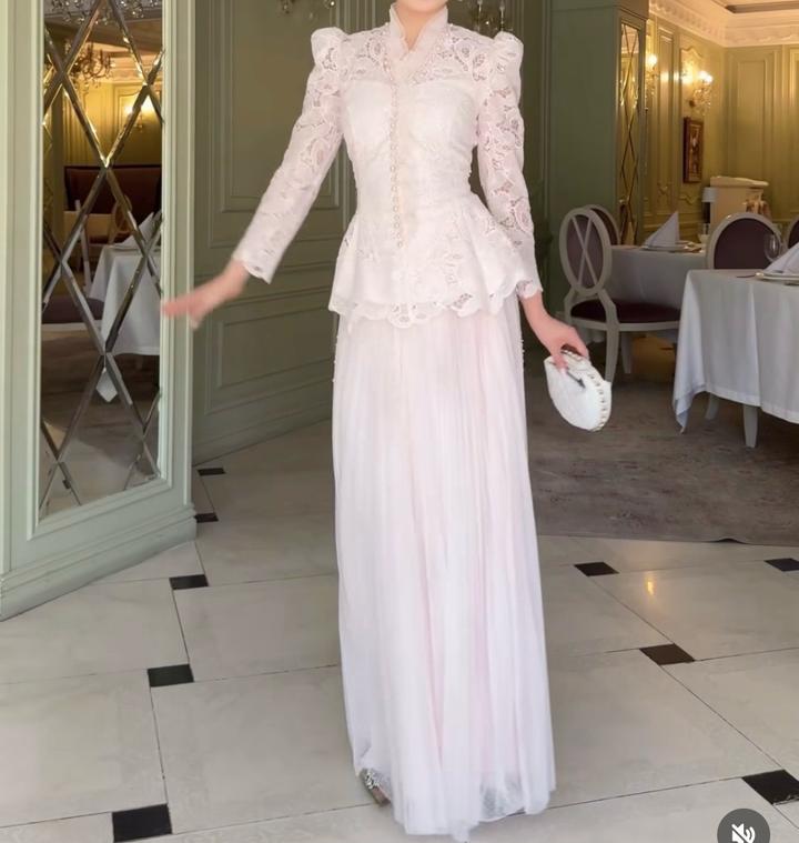 Двойка в пудровом цвете, с кружевами