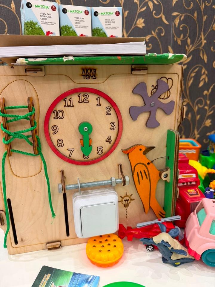 Бизиборд akar toys