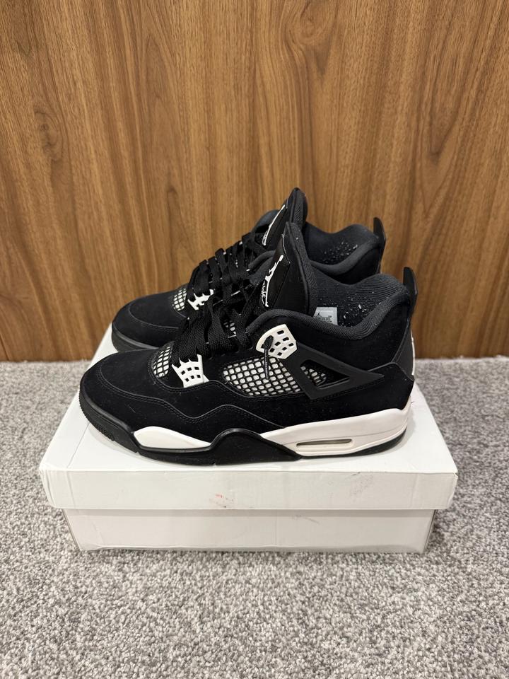 Jordan 4 “White Thunder