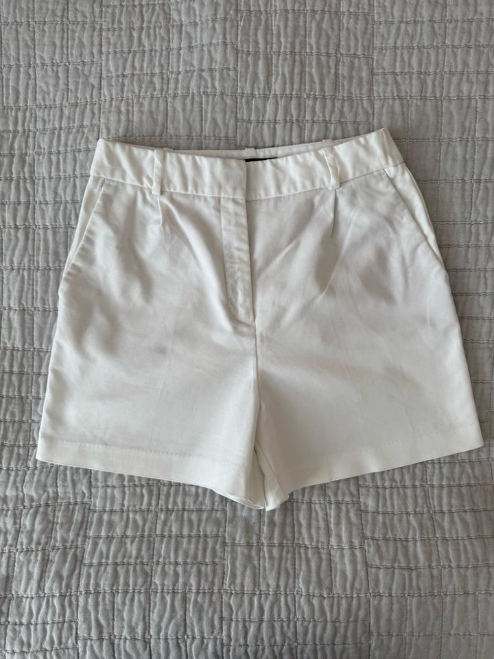 Белые шорты Zara