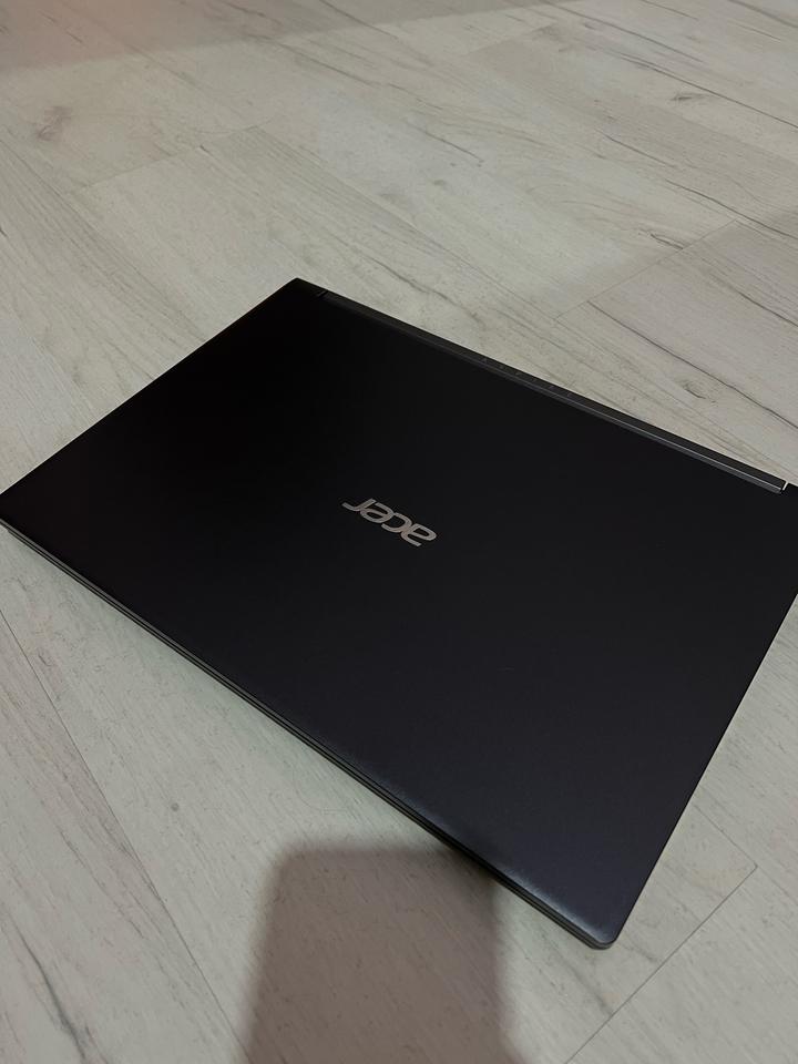 Aser Aspire 7 512gb
