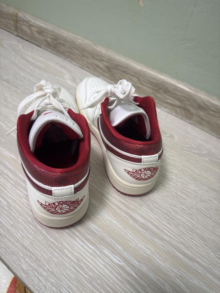 Кроссовки Nike Air Jordan 1Low новые