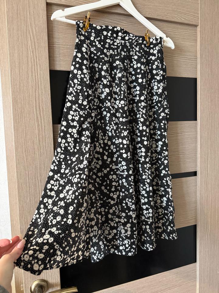 Юбка миди с разрезом