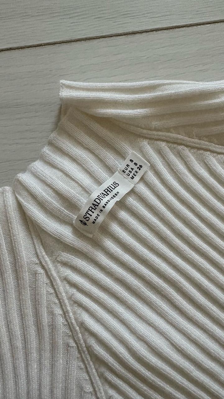 Stradivarius белый топ с средней горловиной