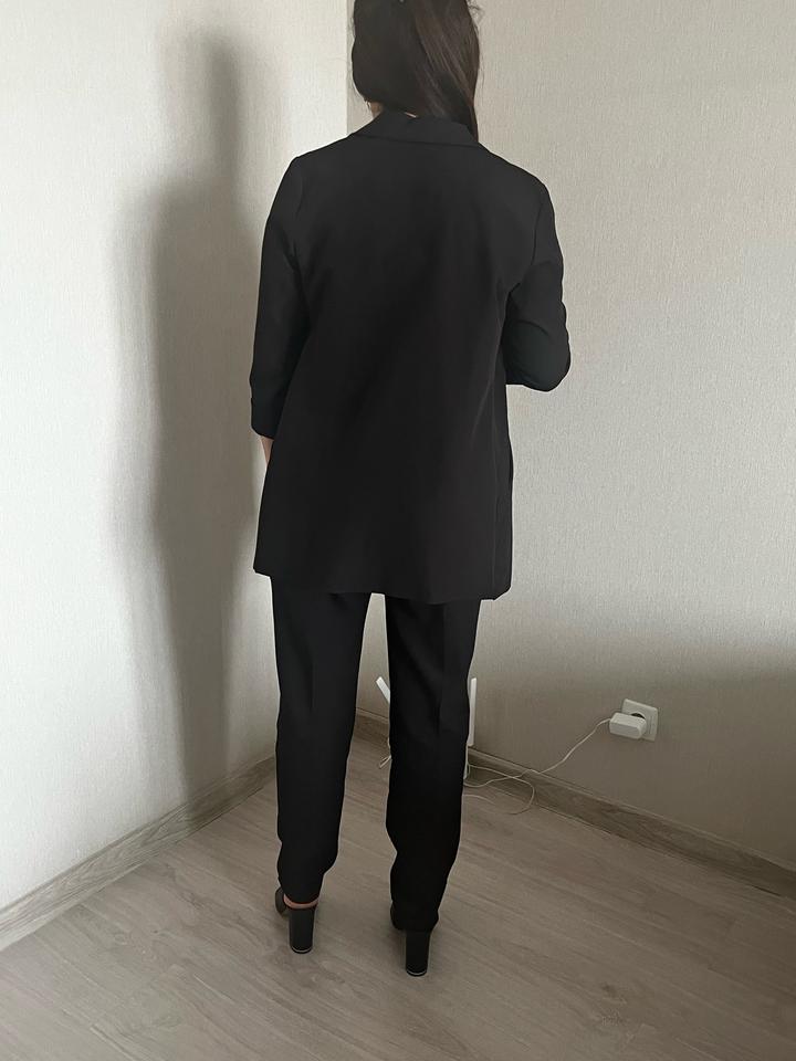 Чёрный костюм двойка