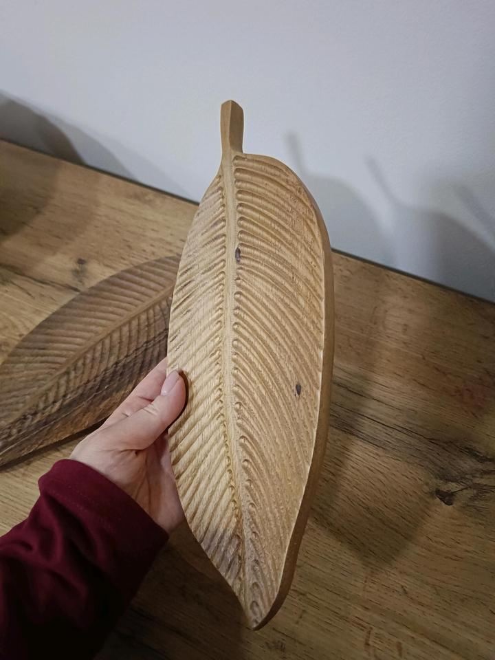 Поднос-тарелка в виде листа, декор