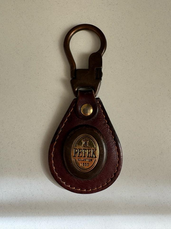 Брелок Petek.