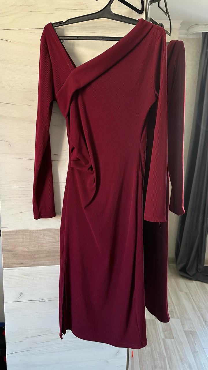 Бордовое теплое длинное платье