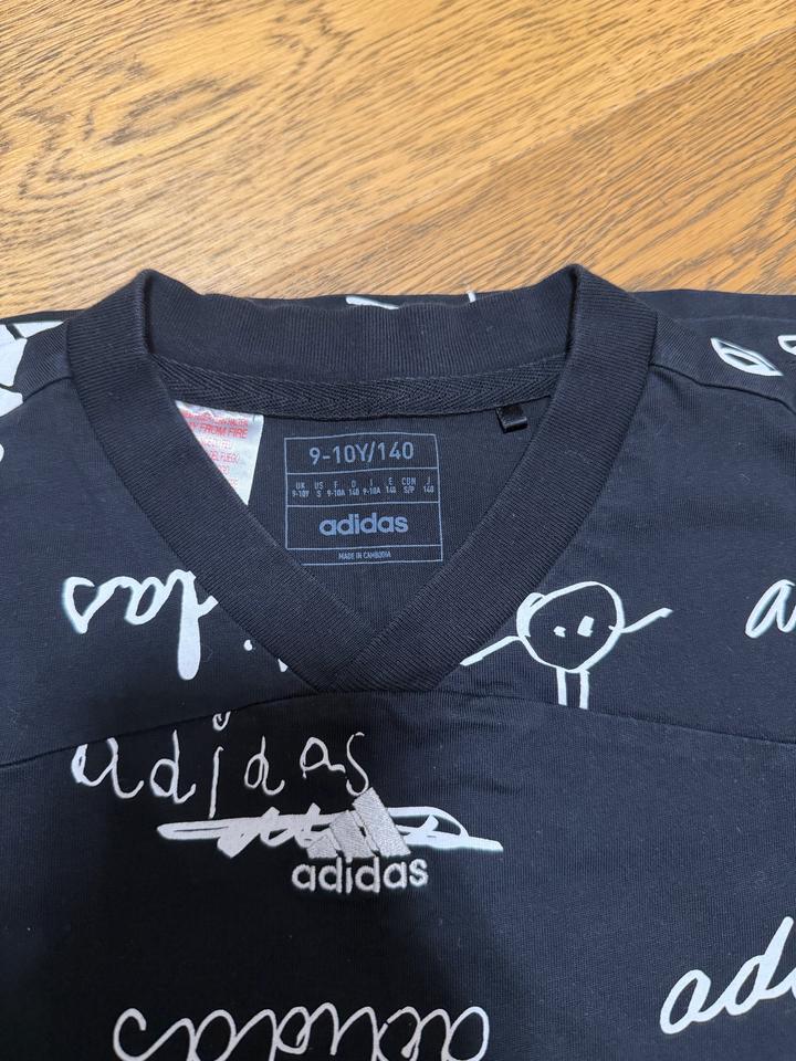 Черная футболка Adidas