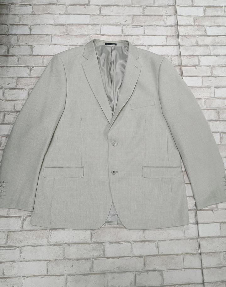 Мужской костюм двойка светлого цвета