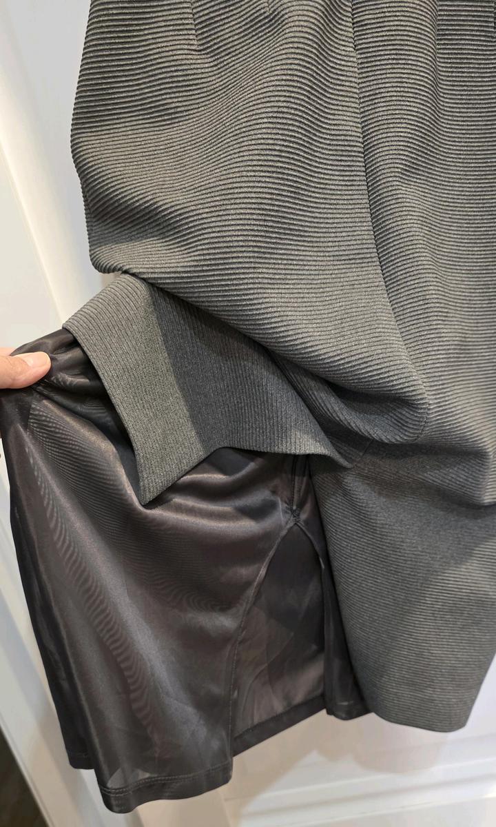 Платье серое Mango