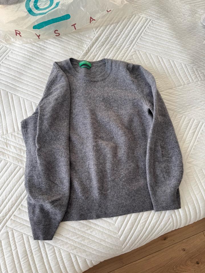 Серая кофта от United Colors of Benetton