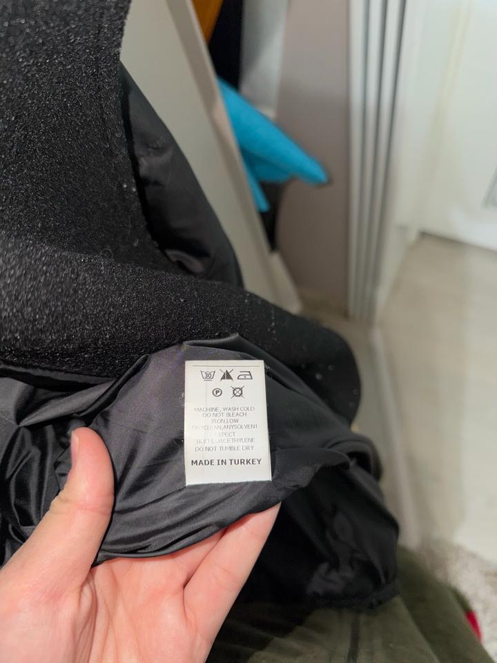 Черная куртка Lasagrada