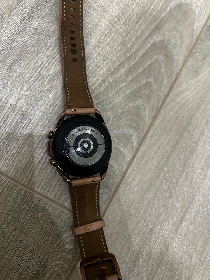 Розовые часы Samsung Galaxy Watch 3