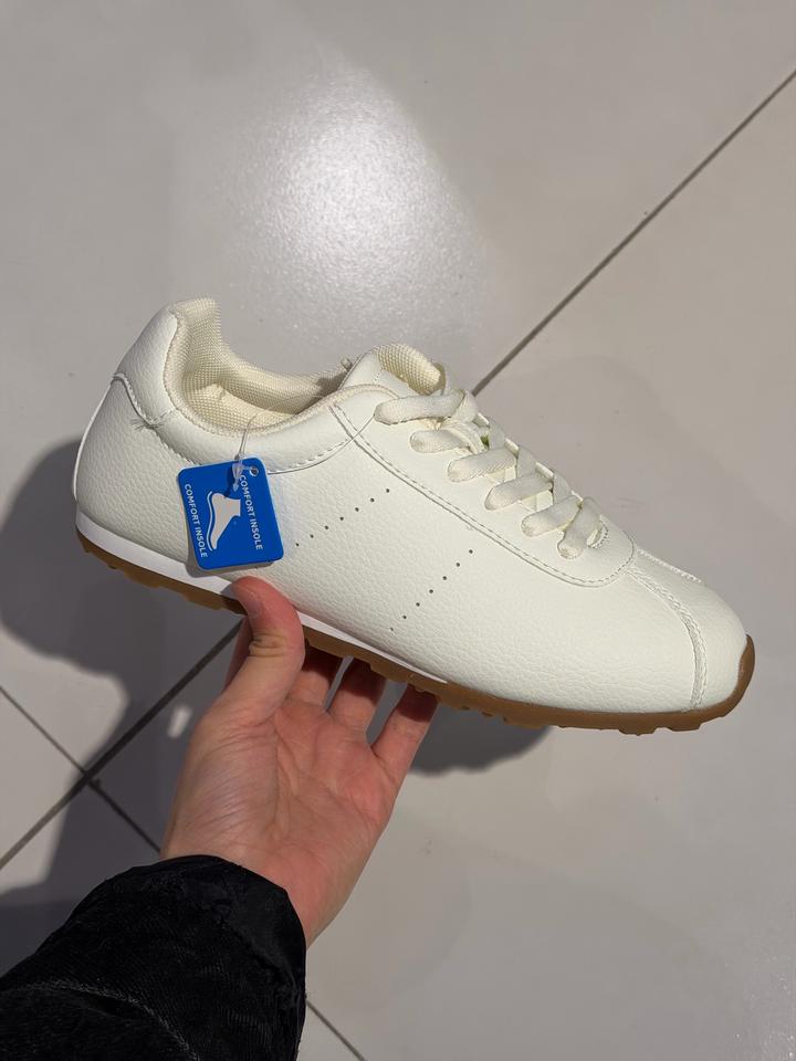 Кроссовки женские