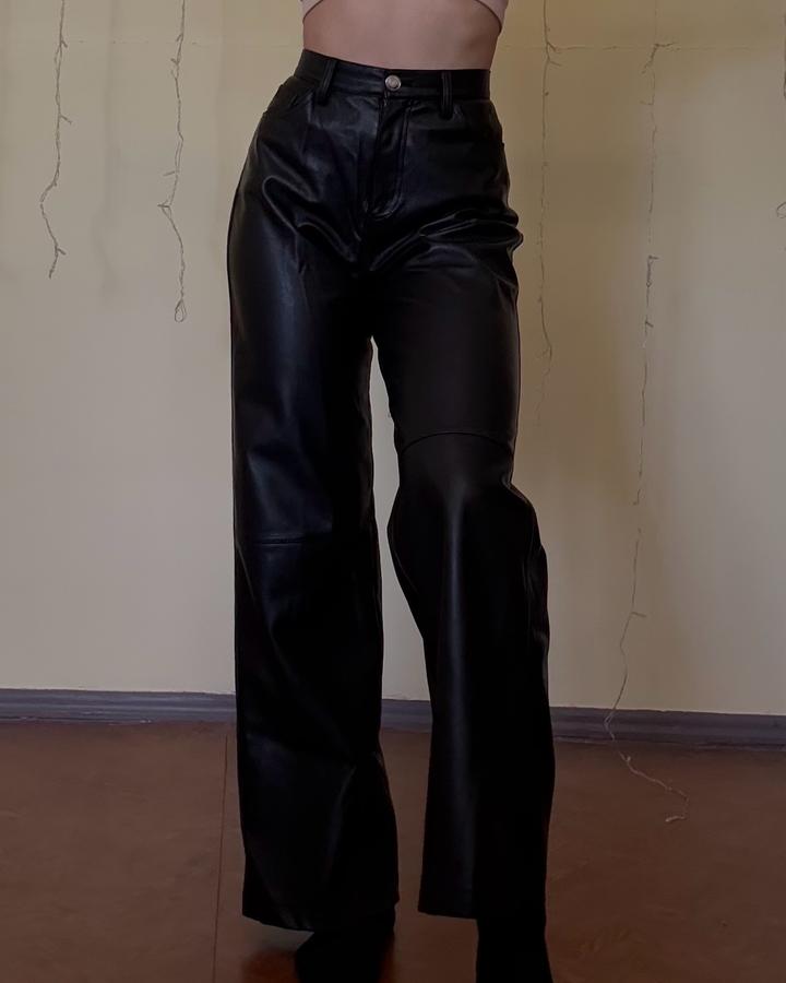 Черные кожаные штаны на высокой посадке