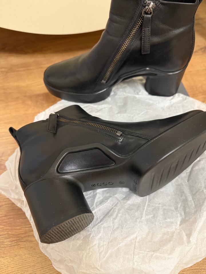 Женские полусапожки ECCO Shape Sculpted Motion 55