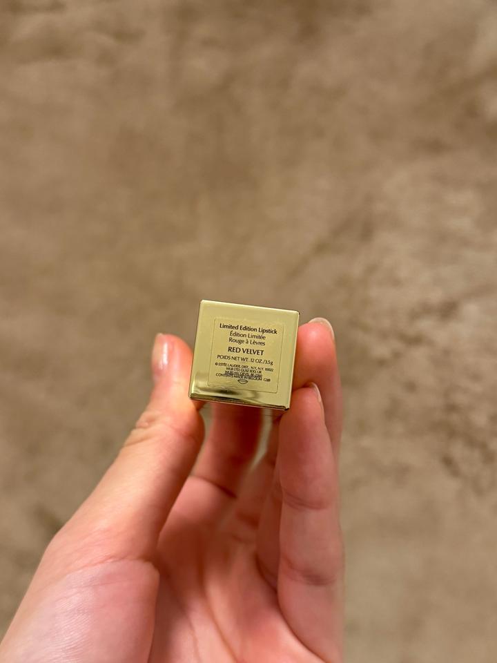 Помада красная от Estee Lauder