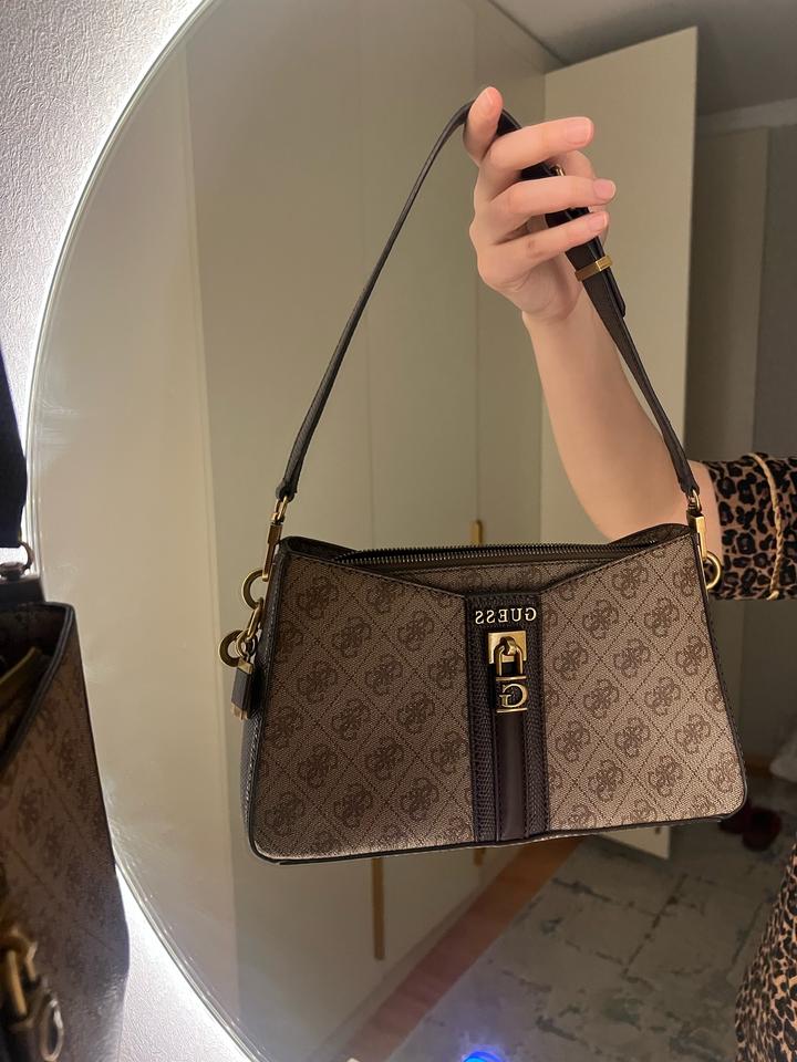 Сумка багет от guess