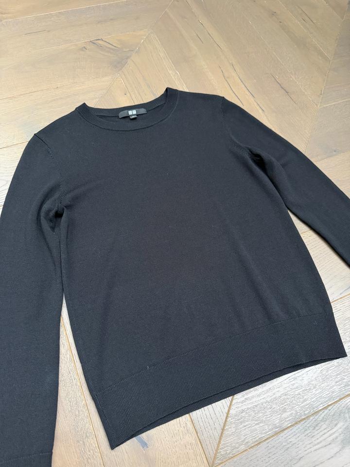 Тонкий трикотажный джемпер отUniqlo